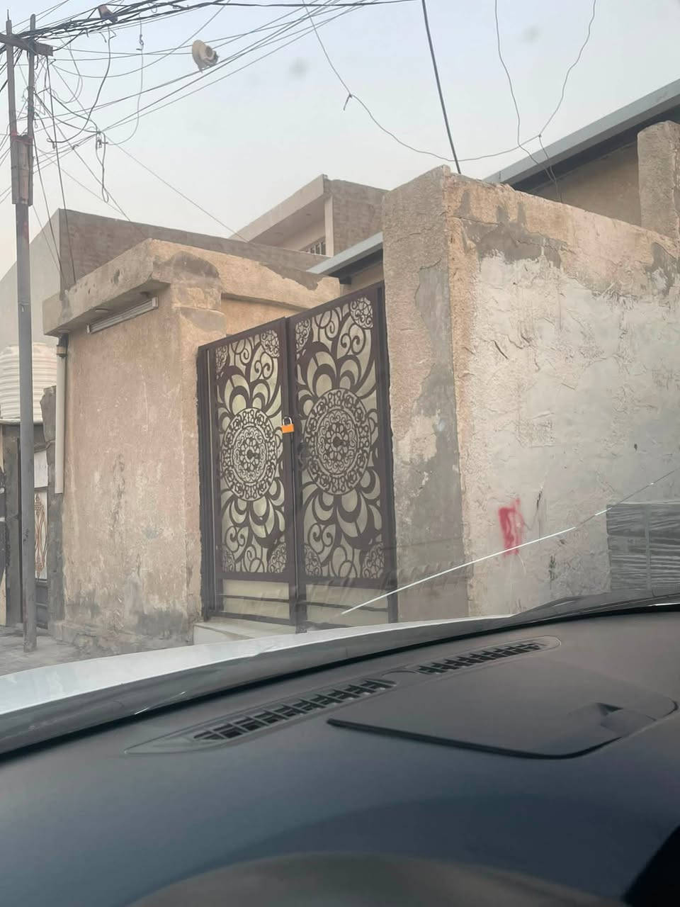 مشتمل لإيجار غرفه واستقبال ومطبخ وخدمات حي البساتين التجاوز قريب على شارع العام إيجاره 300 رقم للتواصل***********
