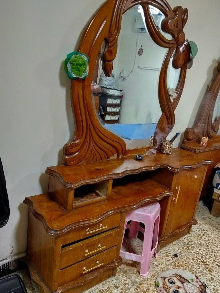 غرفة نوم • ميز مراية • شغل خاص