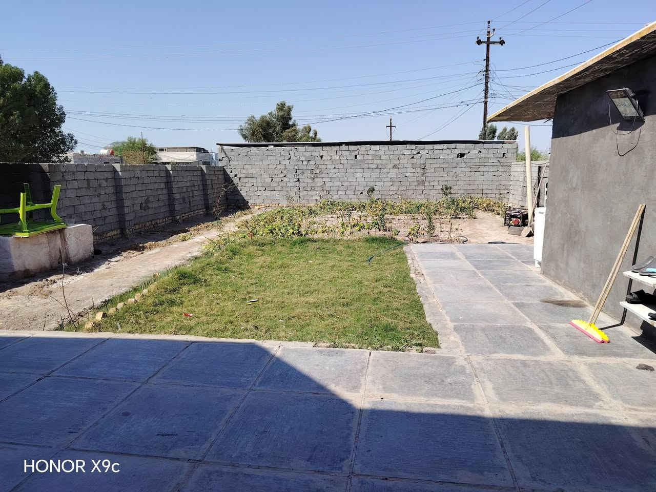 دار للبيع في قرية زبيد عشارع مباشر كامل لخدمات مساحه خمسَية متر   الاستفسار ***********
