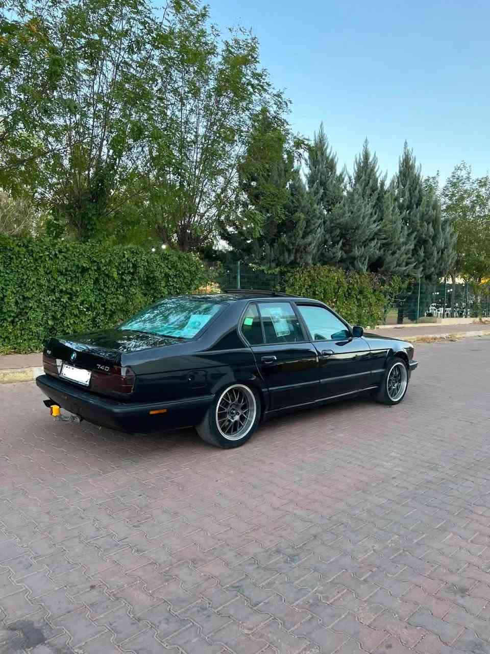 740iA V8 • موديل ٩٢ • رقم شمالي