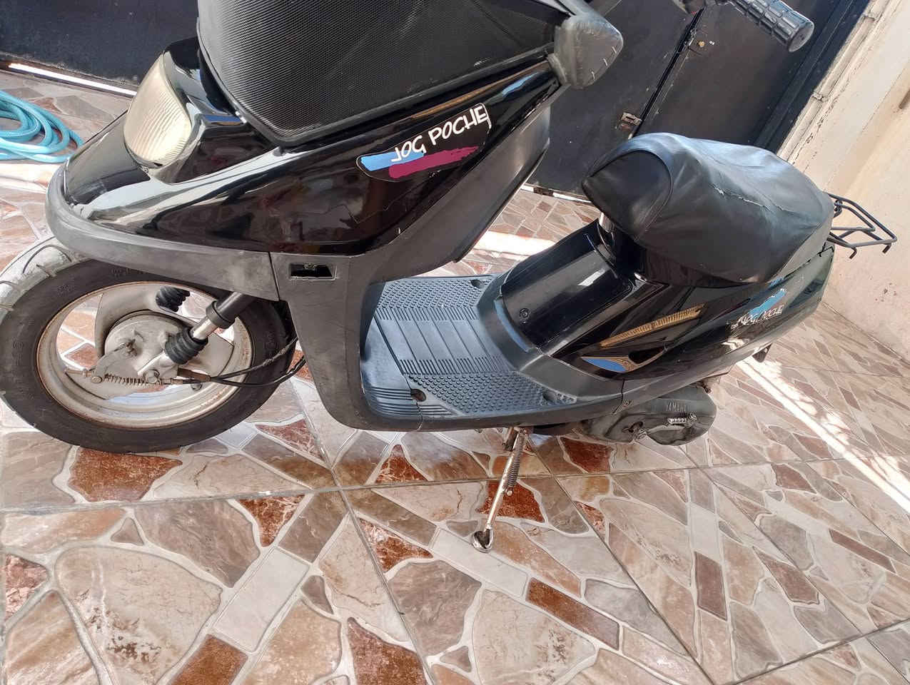 ‌السلام عليكم، هذه الدراجە البیع
النوع: ياماها (Yamaha))

المحرك: ما مفتوح وبدون أي مشاك
 
کابریتر :بیلادی مابی عیب 

الكهربائيات: كلها شغالة ونظيفة

العدادات:شغال(عدادالسرع البنزين)

المكابح (البريك): يقف بمكانه، بدون أي عيب 

الفطر (الشرائح/الكفرات): ما مكسور 

وجاهز بلاديالإطارات (التواير): جديدة

رقم : ***********

‏‪***********‬‏

