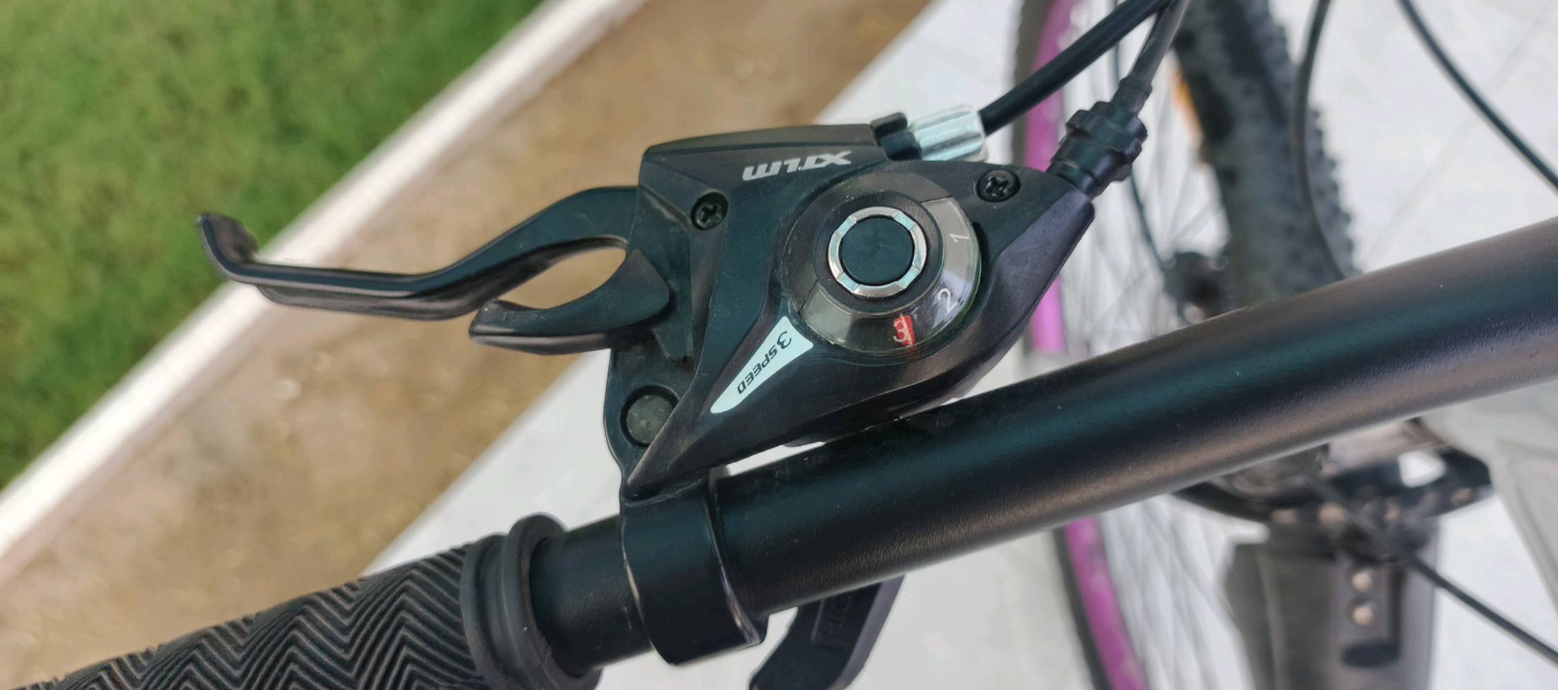🚲 للبيع | EZEL Mountain Bike 2026 🔥

🔥 دراجة جبلية من شركة EZEL موديل 2026

⏱️ الاستخدام: أقل من شهر

🟣⚙️ المواصفات:

- 🪶 الهيكل ألمنيوم مو حديد، خفيف ومتين
- لون مميز بنفسجي ورصاصي
- حجم 26 مع تايرات جبلية عريضة
- دبل أمامي شغال 100% 💯
- گير 7 خلفي + 3 أمامي، جميع النمر شغالة بدون أي مشكلة
- بريك أمامي وخلفي دسكات (أقراص) 🛑
- واير الگير والبريك الخلفي دفن داخل الهيكل

⚠️ العيب الوحيد: يدة البريك الأمامي مكسورة، فقط يراد تبديلها.

💰 السعر: 185 ألف قابل للتفاوض
🤝 السعر بي مجال للجادين

📍 العنوان: الأنبار – الفلوجة

📞 للتواصل: ***********

📲 واتساب وماسنجر متواجد

🔥 الجادين فقط، حياكم الله ❤️
