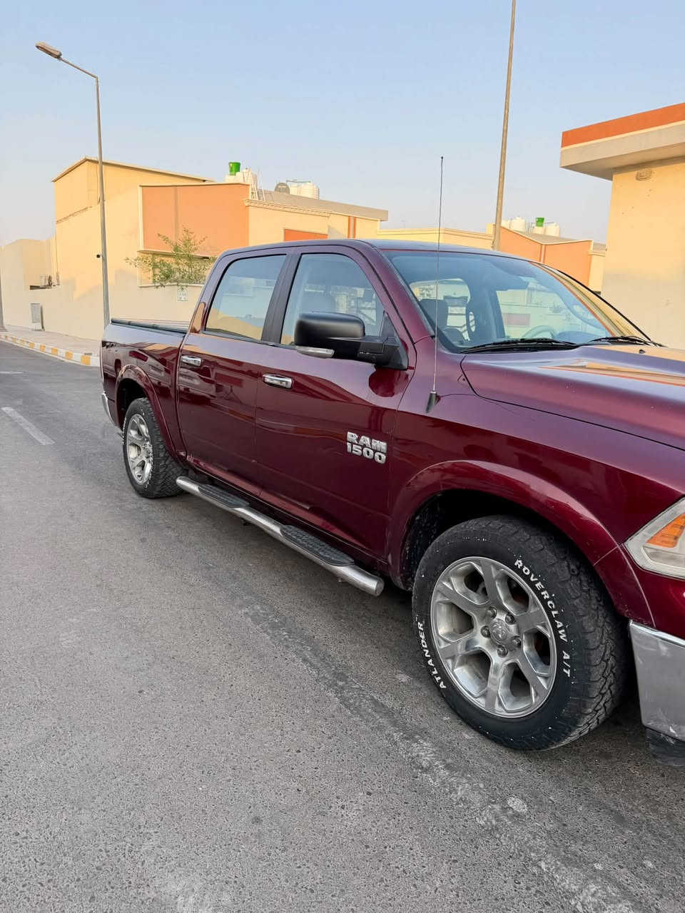 RAM Laramie 2018
رام لارامي ٢٠١٨
لون ماروني ميتالك
باب طويل بدي قصير المرغوب 
دواخل جلد بيج مع جوزي وصاج بلاد
مكينه 6v
رقم الماني جديد مميز  
كشنات كهربائية مع خزن و مفصولة
تبريد قطعتين 
كشنات تبريد وتدفئة مع تدفئة ستيرن
دوسة البانزين والبريك متحركات كهربائيات
شاشه كبيرة 
كامره خلفية متحركة 
ويل كب كروم حجم ٢٠ انج
الجامة الخلفية كهربائية
لايتات زنون ليزرية
نضام صوتي مع دمام كبير تحت الكشنات pioneer 
غطاء بدي
منضومة غاز ايطالية مع خزان غاز ٢١٠ لتر
حادث جانبي جاملغ جهة السائق / مبدل ومصبوغ مع البنيد / بجم بلادي مابي شي
البصرة - مجمع الامل السكني
السعر 179 ورقة
للتواصل واتساب او اتصال
***********
