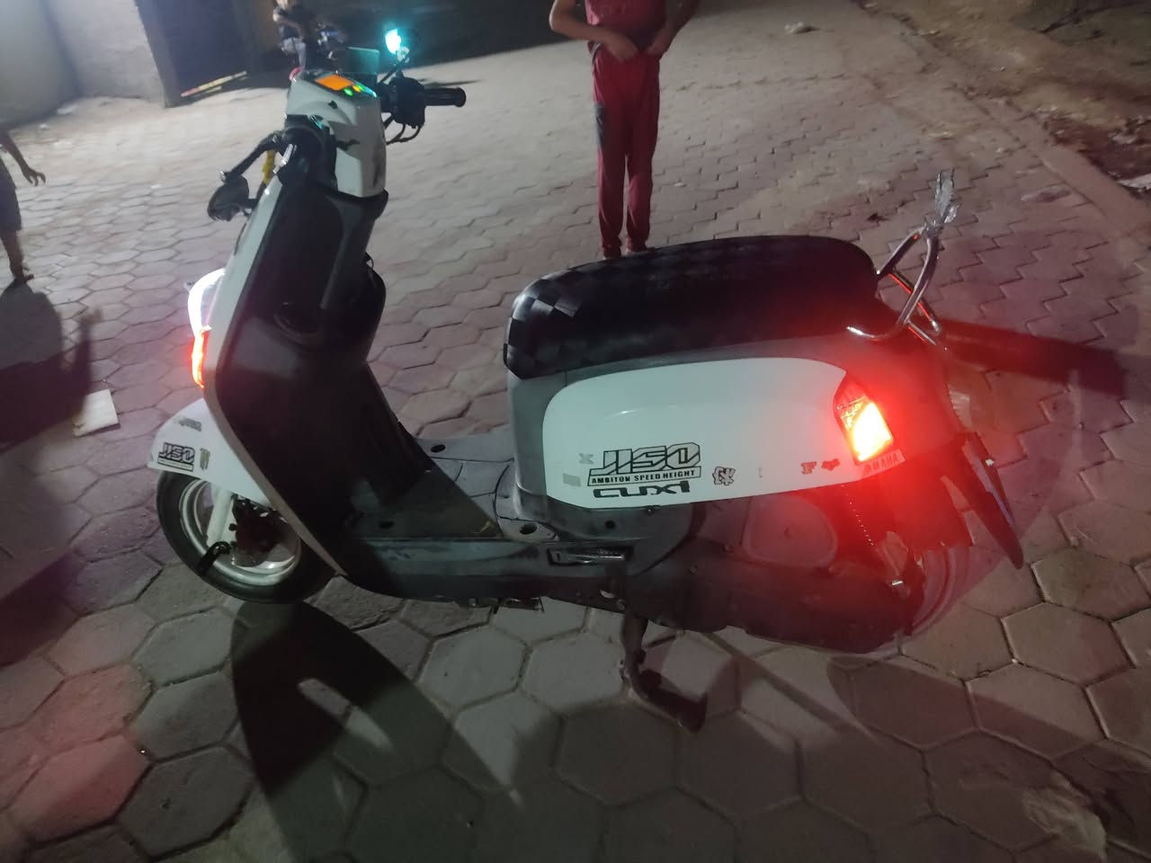 البيع بوليس مال حاويه برغي مامفتوح منه دراجه جديد السعر 700 قفل قفل مكاني نجف ولا تنطي سعر منك يمك الي يريده يخابرني ***********
