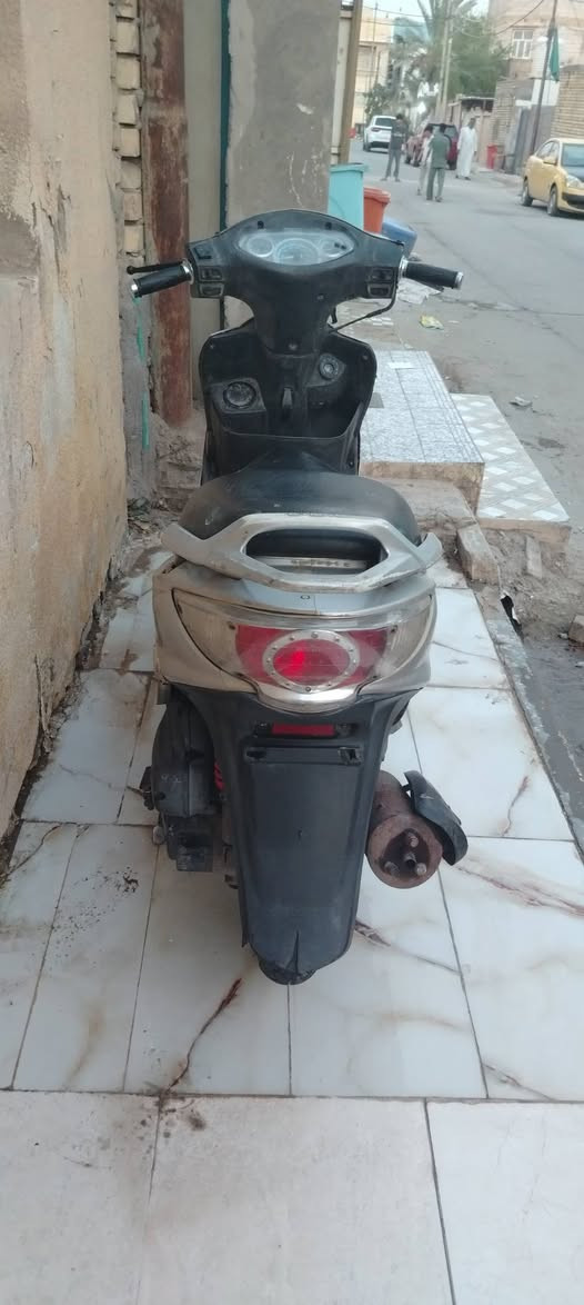 دراجه جي فور مفتوحه نظيفه سلف شغال كهربائياتها كلها تشتغل بيها شلعه مو طبيعه كامله ماعوزها اي شي السعر ب375 وبيه مجال
الاتصال على الرقم ***********
