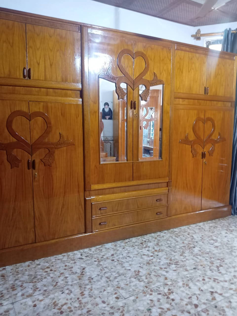 مكلف بلنشر غرفه تسكام نجاره صاج داخل وخارج ظهر جرجوبه درجه اولى ٩٠٠وبيه مجال مكانه حله للاستفسار الاتصال بلرقم ***********
