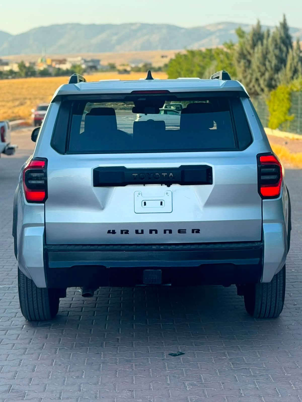 السلام عليكم

TOYOTA  4RUNNER SR5 ✍️

تويوتا فورنر شكل جديد 🆕

موديل :- 2025

~ تويوتا فور رنر 

~ وارد أمريكا  

~ محرك 4 سلندر  توربو 

~ فئة SR5 

~سيارة جملغ و قباغ صندوق صبغ

بدون دواخل بجم كبس

~ ايرباكات سليمة بيلادي مامفتوحة 

فقط ارباك برده مرجع بلادي 

~موصفات 

~شاشة الكتروني

~ بصمة 

~ فور ويل ( 4*4 ) 

~ شاشة كبير  كاميرة دوار 

~ كاميرة خلفية 

~ داخلية اسود ملكية 

~ رادار أمامي و جانبية 

~ كشن أمامي كهربائية 

~ لايتات عدسة زينونة 

~تحديد سرعة 

~  5  راكب 

~ ماشي 690 ميل صفر كيلومتر

~سيارة رقم كاتي لازم ترقيم شيمالية

تكالف رقم 16 ورقه

~ رقم شانسي موجود للمنشور 

~ سعر  ( 370 )💰 الف دولار بيها مجال 🤏

~ مكان  📍 عقرة 

رقم تلفون ***********
واتساب  ***********
