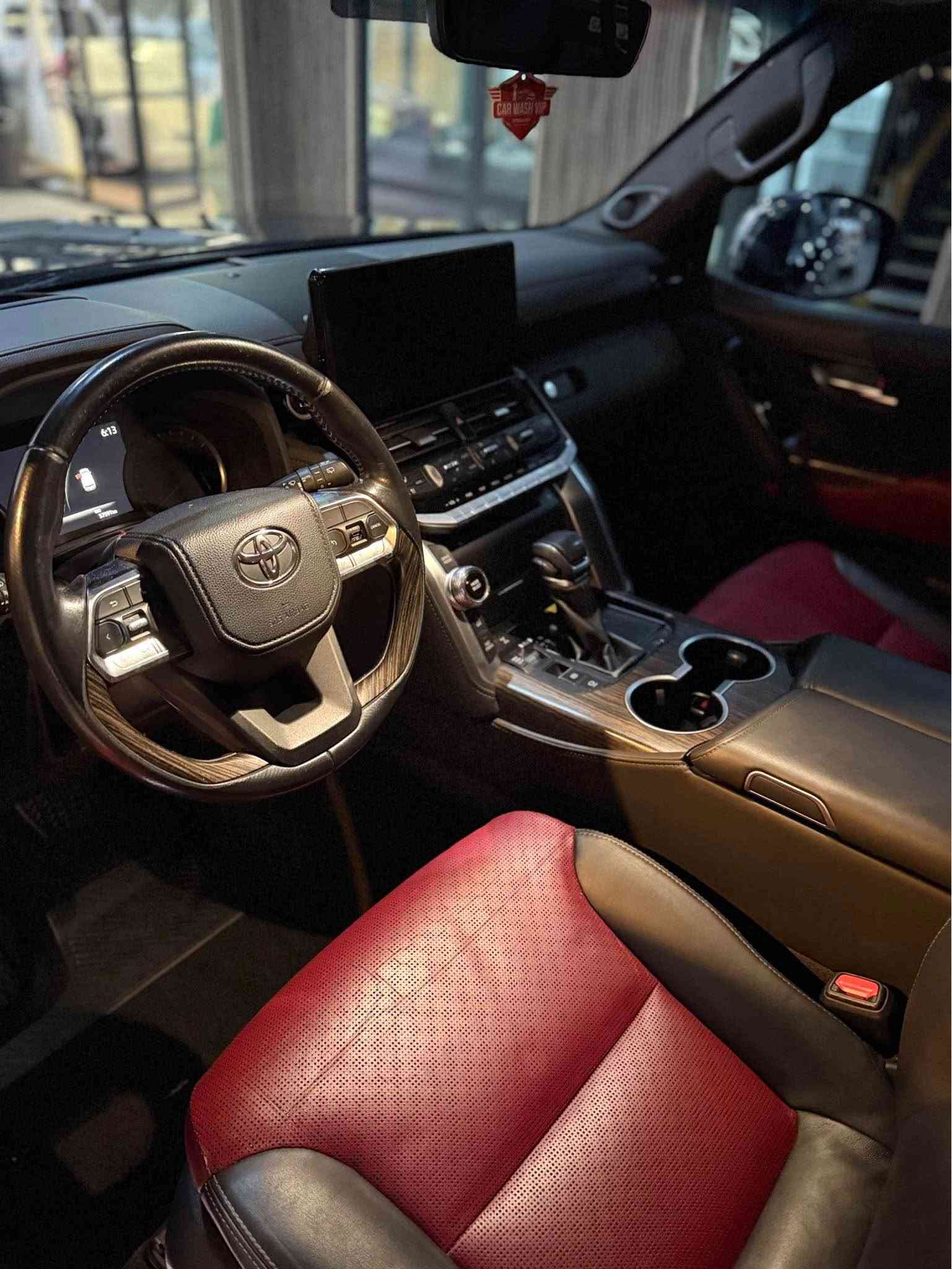 📦📦📦
السلام عليكم 
لاندكروز 2022 
VXR. land cruiser 
twen torbo 
رقم سليمانيه ب اسمي 
فول الفول للاخير
ماشية ٥٧ الف كم  
محرك 3500 توين تيربو
سلايد 
5 كامرات 360
كشنات جلد احمر واسود
كشنات تدفئه وتبريد امامي وخلفي
خزن ميموري 
رادارات 
داتا شو 
3 شاشات
سماعات ماركة JBL
شاحن لاسلكي
3وضعيات قيادة
اشاره لكزز امامي وخلفي
هاند بريك دكمه + اوتو هولد
حساسات امامي وخلفي
زراك لايت
ستيرن كهرباء
وبيها بعد هواي مواصفات ممذكوره
مكفولة كفالة عامة بل باكيت ماشالله لوك
————-
السعر 665 ورقه
مكان السياره السليمانية 
***********
*********** عربي السليمانية, العراق
