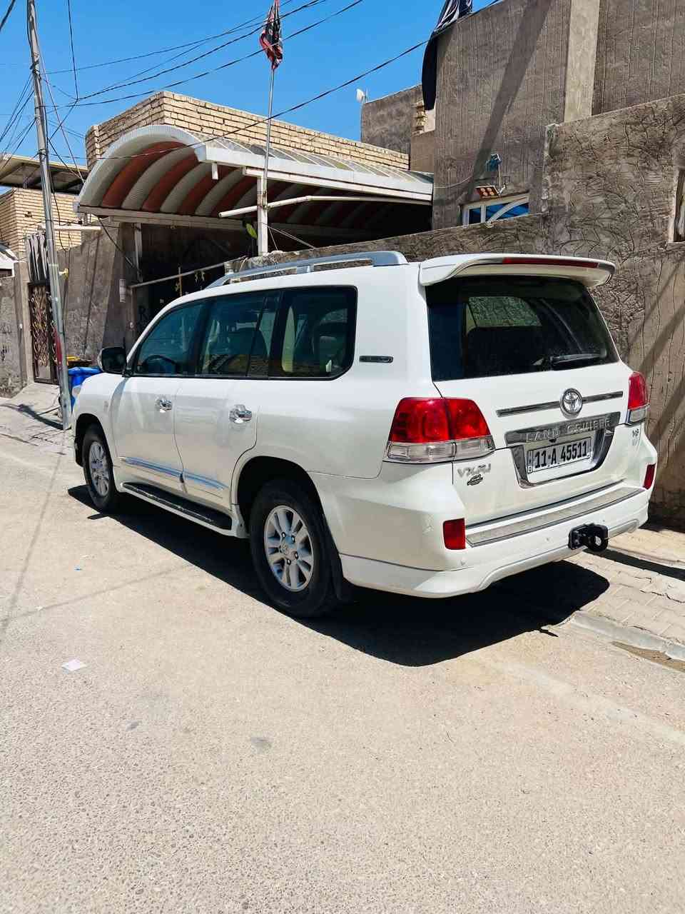 سلام عليكم 
لاندكروز ستينيه موديل ٢٠١١ محرك ٨ سلنر فول مواصفات كشن بقلاوه  الاستفسار ***********
