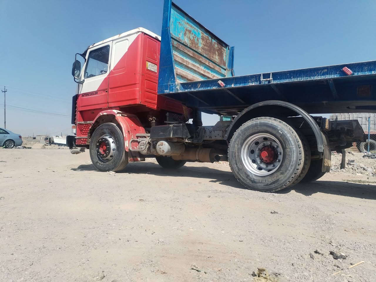 للبيع سكانيا مشلح موديل ٩١ سقف ناصي حجم ١٤٢ رقم انبار مشروع وطني ٣ لوحات سنويه لل٢٧ مرسمه فلات ذات جوانب متحركه ٣محاور مكينه V8 /0/6 مكينه جديده كير ٥ب٥ شاصي ١٠ مكفول علمآ ان سياره سياره مكفوله مكينه وكير واكسل وقماره كله عل الشرط وسعرها قفل ٦٩ ورقه واي استفسار *********** مكانه بغداد المعامل.
