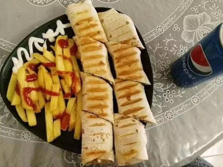 ،نقدم الكم مطعم أبو الأشتر اطيب بيتزا  وهمبركر وبشهادة الزبائن اكيييد 😍
البيتزا اسعارها مناسبه للجميع والسكل والطعم مو طبيعي 😉
الاسعار حسب الحجم... صغير ٤ ب٦٠٠٠ وسط ب٧٠٠٠ كبير ب١٠الاف عائلي ب١٢الف
صاج يطالي صاج تركي٥٠٠٠
صاج البناني ٢٥٠٠
صغير ٢٠٠٠
الهمبركر السندويش ب١٠٠٠. بدون جبن وبالجبن ب
هم طعم وهم شكل 😉
[[التوصيل مجاناً]] 🛵🛵🛵😋😋
فقط
فقط اتصل☎️☎️☎️الحجز
***********

العنوان ✅
 طريق مشمش شارع السجاد مقابيل دكتور الاسنان مجاور سيد جوده

#زيــــنـب_بـــنــت_الـمــدحـتـيــة
