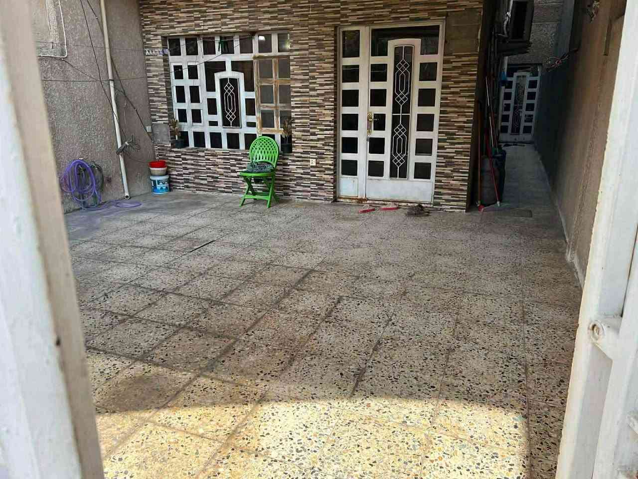 دار للبيع 120
6الواجهه 20  النزال ،طابقين الطابق الارضي گراج سياره + استقبال كبير + مطبخ + خدمات صحيه ،مدخلين .الطابق الثاني غرفتين نوم +خدمات صحيه .

الارضيه مرمر ابيض والحمامات سيراميك 

السعر 250 قابل للتفاوض.

*********** 

حي الجهاد مربع الطائي خلف مطعم گو برگر

.
