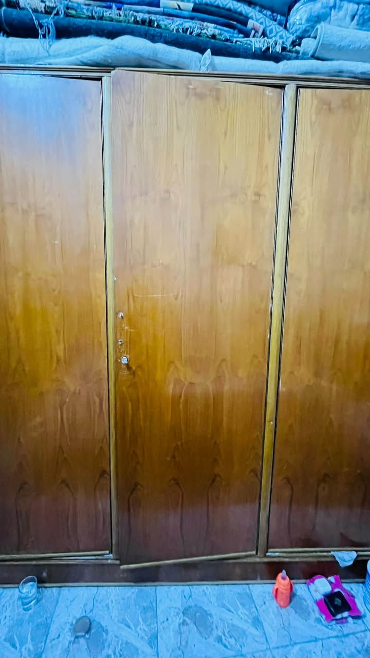 السلام عليكم
كنتور خمس بيبان يحتاجله بس شويه ترتيب صبغ ويدات بيبان فقط الكنتور قوي ونظيف من الداخل
للتواصل ***********
