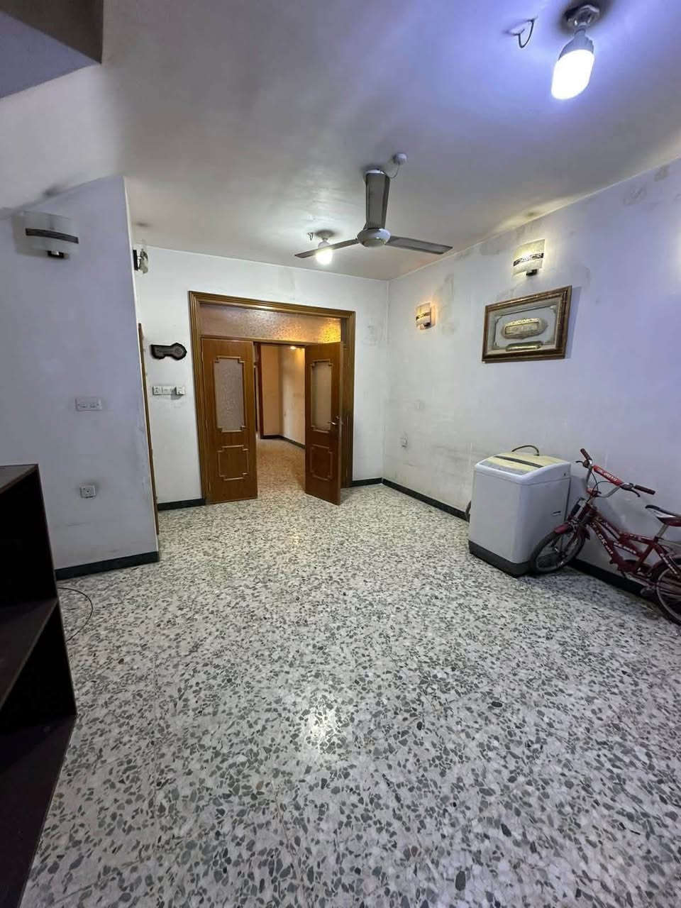 #للايجار_في_السيدية ⭐️
🏡 دار سكني للإيجار | مساحة 175م²

📍 الموقع: السيدية

✨ مواصفات العقار:
• 4 غرف نوم 🛏️
• صالة
• مطبخ
• خدمات صحية
• كراج 🚗

💰 بدل الإيجار: مليون و250 ألف دينار

📞 للاستفسار: ***********
📱 يتوفر واتساب

📍 أو زيارة موقع المكتب:
السيدية – شارع الكويتي

🏡 مكتب حلم عقاري للوساطة العقارية
