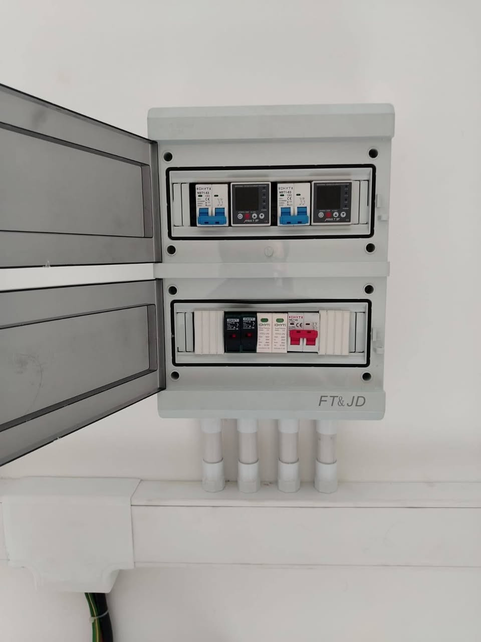 تم تنصيب منظومة 10 امبير نهاري ليلي 
انفيرتر  3.5kw
بطارية 8kw 
الواح جينكو 650w عدد 5
مع الحمايات الكاملة ومنظومة تأريض 
 في قضاء الخضر من قبل مكتب بينتك الوكيل الحصري لشركة شيساج في المثنى 
العنوان: السماوه_الغربي_مقابل مطعم حبايبنا
للاستفسار الاتصال بالرقم ***********

