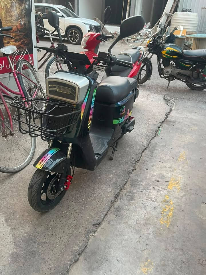 دراجه شحن دراجه جديده وكلشي شغال بطاريات خير من الله كله جديد سعر450وبيها مجال لعنوان بعقوبه شارع طابو رقم ***********
