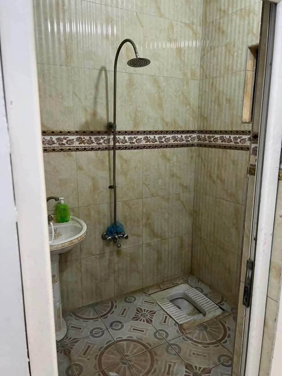 السلام عليكم زبائننا الكرام 🌹
🏡 دار للإيجار – بناء حديث

📍 الموقع: شارع عدن

✨ بناء نظيف ومرتب، جاهز للسكن.

🛏️ يحتوي على:

* 3 غرف نوم

* مطبخ

* خدمات

📍 قريب من جميع الخدمات.

💰 الإيجار: 550 ألف دينار (قابل للتفاوض).

📞 للاستفسار والتواصل عبر واتساب:

حسين الدراجي

***********

🏢 مكتب الباسم للعقارات
