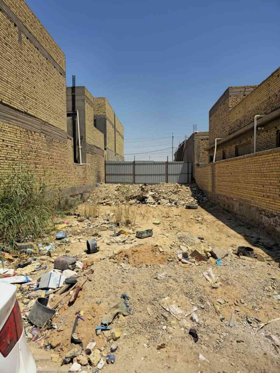 السلام عليكم قطعه للبيع في حي الفرات قريبه على الشارع الحولي فرق بيت  واحد ، بالقرب من مكتب العادلي للمقاولات 
مساحه القطعه 198 متر 
واجهة القطعه 9,5 متر 
للاستفسار مراسله واتس فقط
***********
