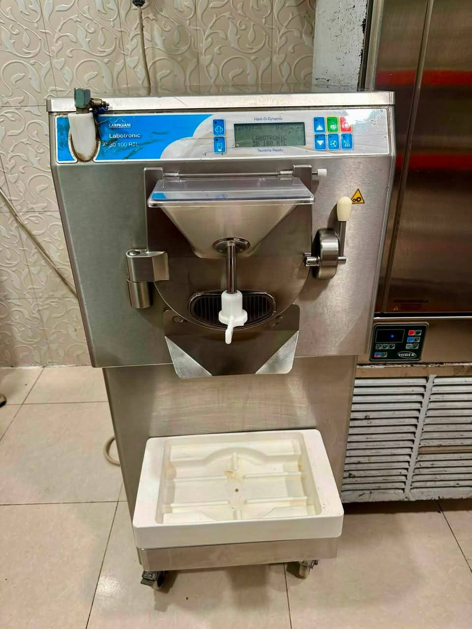 السلام عليكم
كاربجاني
Labotronic
30 100 RTL
تبريد هواء 
مستخدمة نظيفة جداً خالية من اي ضرر او تصليح 
شرط الفحص مشتريها جديدة من الشركة 
مكان المكينة البصرة / مول تايمز سكوير 
اي استفسار / ***********
