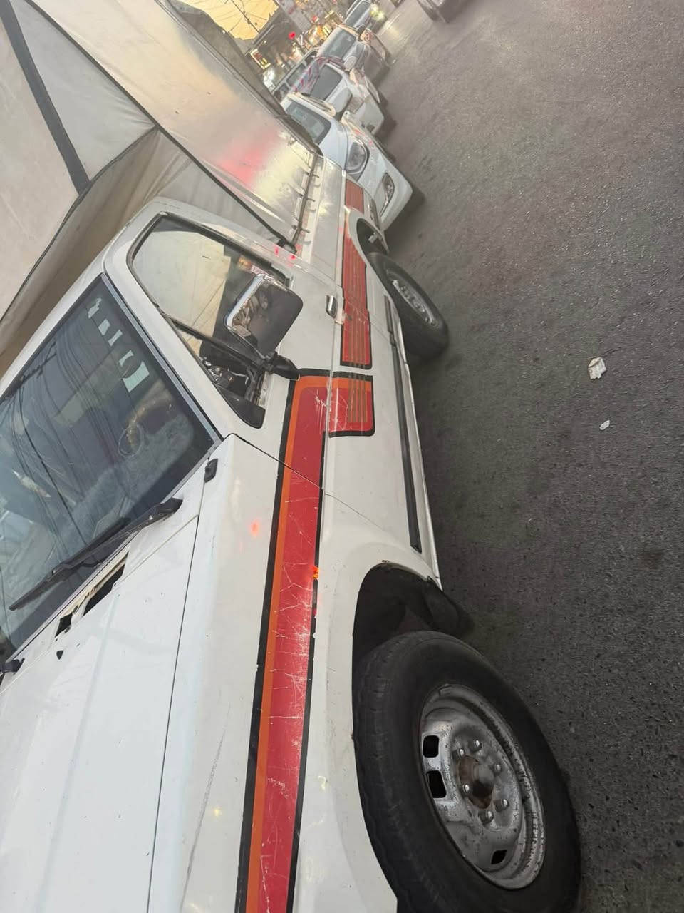 للبيع بيكم تك محرك جديد شرط لانفخ  ولا صرف سياره نضيفه كدام العين اللون ابيض بيه جادرجديد /محجل تايرات  موديل ١٩٩٢ مبدله جديده  وايرمنيه كلها شرط شغاله شرطط دواخل نضيفه تدفىه       ماناقصها اي شي شرط ترايك للبصره شرط السعر٥٠وبيها مجال للطيبن لاستفسار اكثر الاتصال عل الرقم ***********العنوان موصل الجانب الايمن حي ١٧تموز ماسوي وكاله شرط التحويل ومبدلها محرك كاملل كبل أسبوع حجمه ٢٥٠٠ والله كلفني مليون وربع
