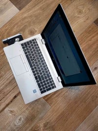 لابتوب HP موديل مميز مواصفات ممتازة شاشة  بحجم كبير 15.6" معالج اقتصاد...