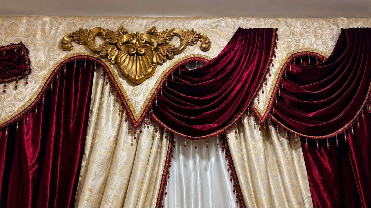 للبيع  بردة ملكية فاخرة
ارتقِ بديكور منزلك مع بردة ملكية بتصميم فاخر يجمع بين الأناقة والفخامة، بخامات عالية الجودة وتفاصيل راقية تضيف لمسة مميزة لأي مجلس أو صالة استقبال.

 المميزات:

* خامة فاخرة وجودة ممتازة.
* تصميم ملكي أنيق.
* ألوان ثابتة وتشطيب راقٍ.
* مناسبة للمجالس وصالات الاستقبال
"متكونة من قطعتين القطعه الاولى ساده بلون اوف وايت والقطعه الثانيه ملكيه بتطعيم ماروني واوف عرضها اربع مترات 

السعر السابق: 550 

 السعر الآن: 250 فقط 
وقابل للتفاوض للمشتري .

 للاستفسار والتواصل عبر واتساب:
***********
