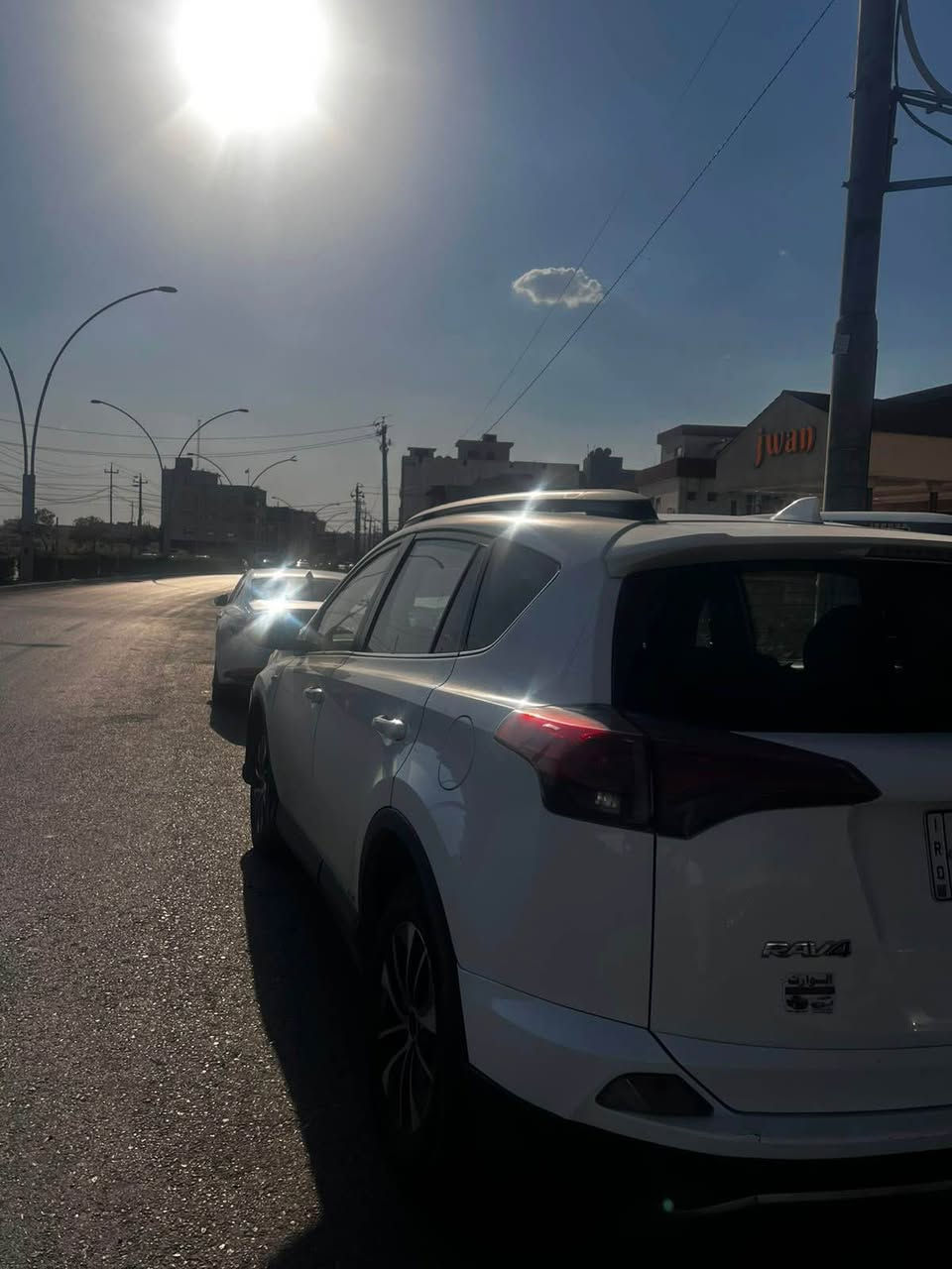تويوتا Rav4 
2018
مواصفات الxle
هايبرد 
ماشيه 267 كيلو
ضررها موضح بالسونار هيج طخطخات خفيفه
مكان السياره بغداد
*********** موصل, نينوى

