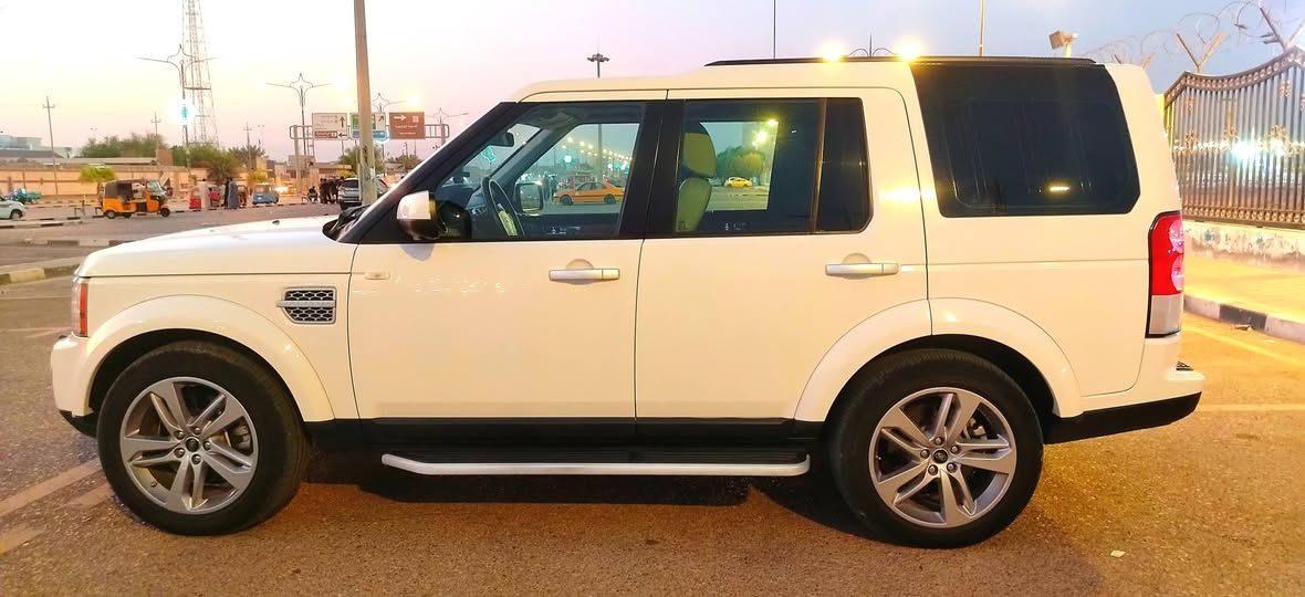 Land Rover Discovery 4 / LR4  2010 HSE
فول مواصفات / كفالة عامة وضع الشركة 
خليجي وكالة سردار / رقم وهزة جديد بإسمي 
_________________
للمعلومات الاتصال او المراسلة *********** واتساب
السعر :148$ قابل للتفاوض 
الماركة: Land Rover
الموديل: Discovery 4 / LR4
سنة الصنع: 2010
الفئة: HSE
نوع السيارة: SUV
عدد المقاعد: 7
نظام الدفع: دفع رباعي دائم 4×4
ناقل الحركة: أوتوماتيك 3 وضعيات 
عدد السرعات : 6 سرعات
نظام التوجيه: هيدروليكي
نظام التعليق: هوائي إلكتروني إمكانية رفع وخفض السيارة 
محرك :8 سلندر / 5.0cc بدون سوبر نظام حقن إلكتروني.
نظام Terrain Response.
وضع القيادة على الأسفلت.
وضع القيادة على الرمال.
وضع القيادة على الطين.
وضع القيادة على الصخور.
نظام التحكم بنزول المنحدرات Hill Descent Control.
نظام التحكم الإلكتروني بالجر.
نظام الثبات الإلكتروني.
نظام ABS مانع انغلاق الفرامل.
مساعد صعود المنحدرات.
نظام تعليق هوائي قابل لتغيير الارتفاع.
مقاعد جلد.
مقاعد أمامية كهربائية.
ذاكرة لمقعد السائق 
مكيف هواء أوتوماتيكي.
تحكم متعدد المناطق بالمكيف. 4 قطع
مثبت سرعة.
ستيرن كهربائي. 
نوافذ كهربائية.
مرايا كهربائية مع لد ترحيب
مرايا قابلة للطي كهربائياً
بصمة تشغيل
فتحة سقف 
سقف بانوراما 
إضاءة داخلية.
شاشة معلومات وترفيه.
نظام ملاحة.
خمسة كاميرات محيطية. 
حساسات اصطفاف محيطية. 
نظام صوت فاخر 17 سماعة. 
راديو.
مشغل CD.
مدخل AUX.
تحكم صوتي من المقود.
شاشة معلومات للسائق. 
مصابيح أمامية زينون. 
مصابيح ضباب زينون. 
إضاءة خلفية LED.
وسائد هوائية أمامية محيطية. 
نظام ABS.
نظام EBD.
نظام التحكم بالثبات الإلكتروني.
نظام مانع الانزلاق.
مثبت سرعة.

