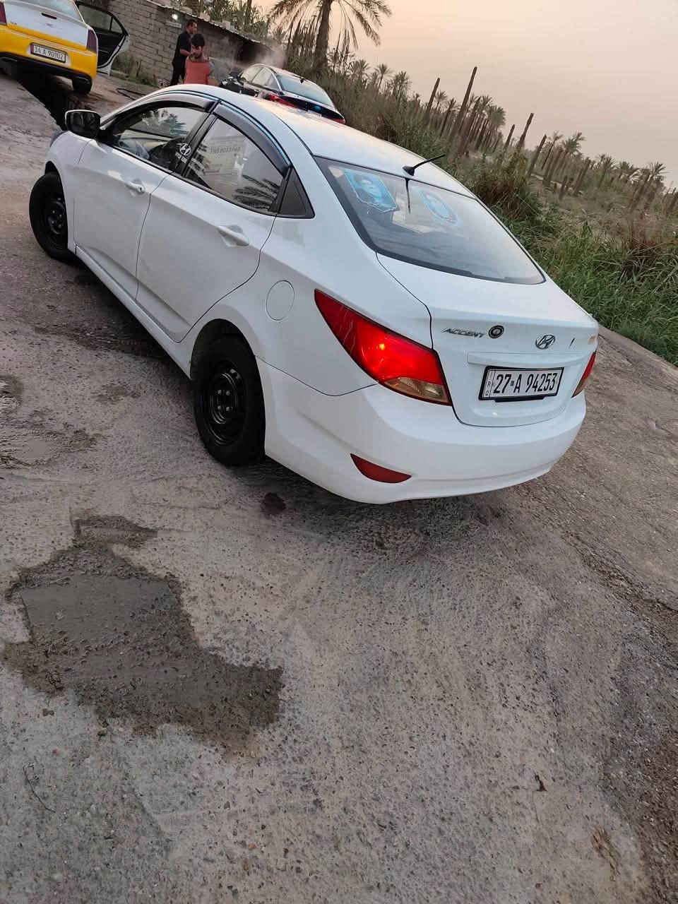 اكسنت 2016 خليجية
بيها تبديل باب امامي كذلك تبديل بنيد 
السيارة جداً نظيفة - تخم تاير جديد
صدر امامي وخلفي جديد - حدادية جديدة
محرك 1600 دوش - كير - كلشي مابيهن خير من الله شرط الفحص 
رقم ذي قار  انكليزي - تحويل مباشر
كل نقص مابيه - تبريد ثلج ⛄️
شاشة - كاميرا خلفية - تحكمات ستيرن - فتحة

مكان السيارة: بصرة  بني منصور 
السعر 📮 90 $
للتواصل: ***********

#اكسنت #2016 #خليجية # البصرة  # بني منصور قضاء الصادق
