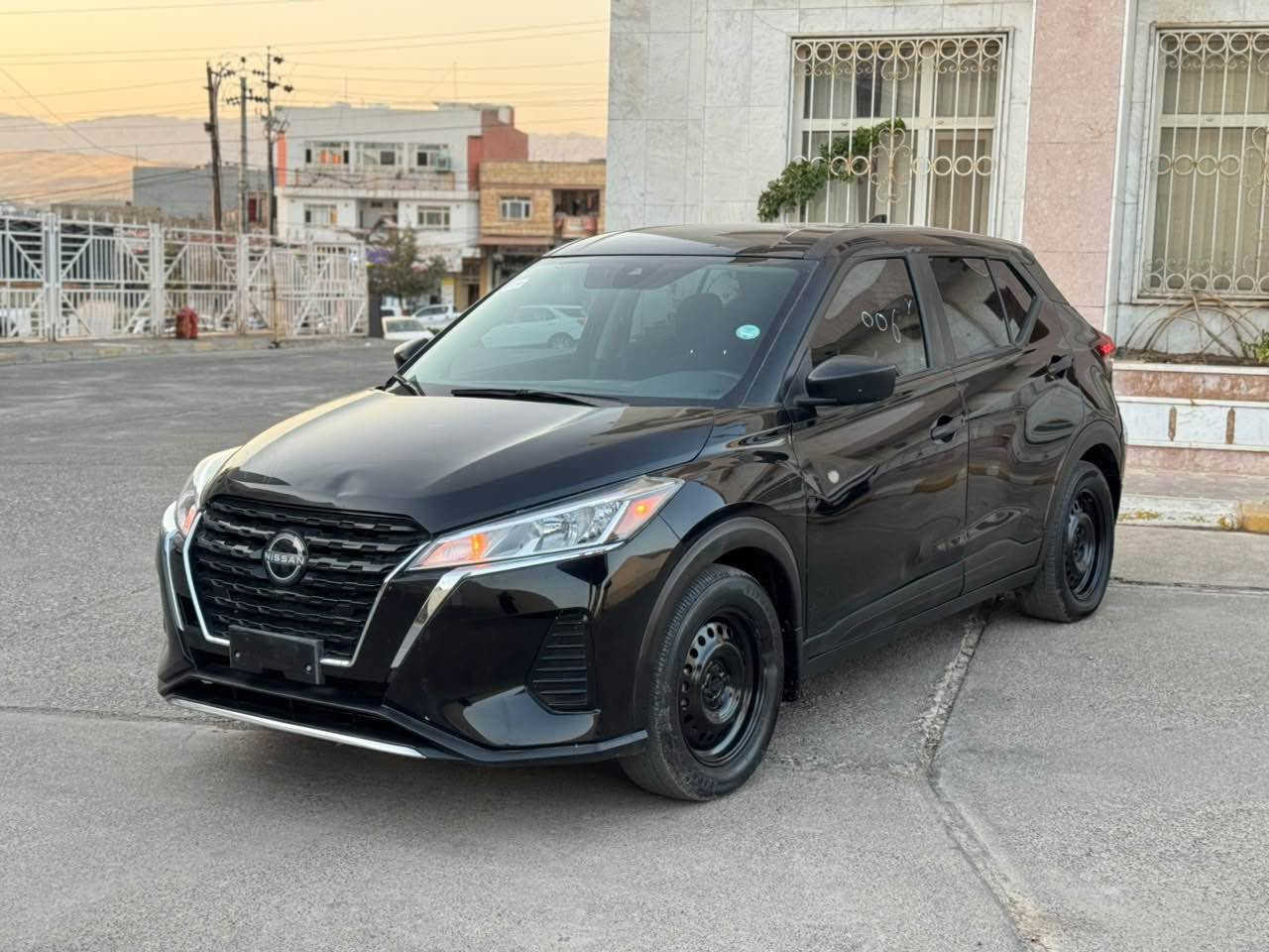 Nissan kicks 2024 s
جملغ و نص بوند صبغ و حافة الباب تعديل بارد 
۲۰ الف ميل ماشية 
 كل شي بلادي شركة 100
شرط الترقيم 
سعر : 108$ مجال
مکان : عقرة - ئاكرى
رقم : *********** كورك
واتساب *********** اكر, نينوى
