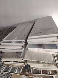 عندي طبكات مال رفوف كميات مستخدمه بسعر مناسب للكل  وعندي مكاين مال لحم...