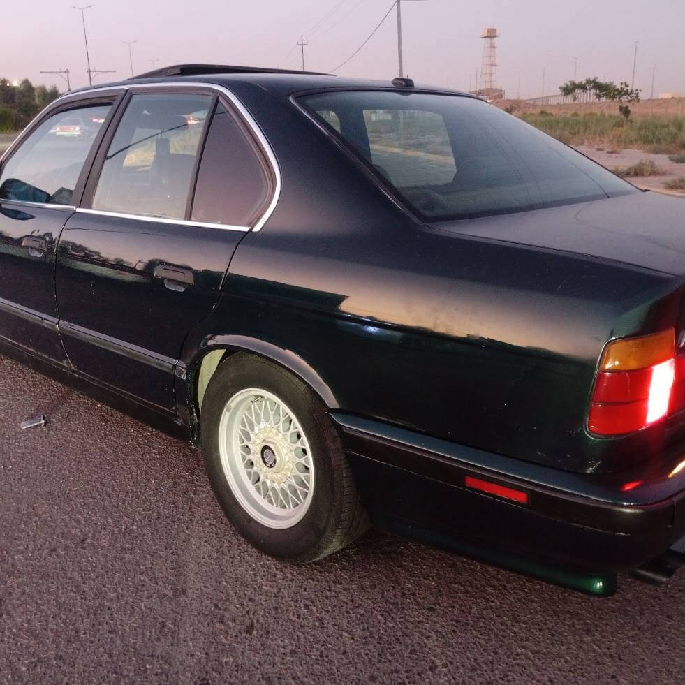 سلام علیکم اخوان. بی ام موديل 1991 حجم 520بيلاد كير عادي كير و محرك شرط شرط مابي صرف و بخار ولا صوت مكينة كبس سيارة بدون ضربة بدون غياس فول مواصفات فقط كير و تبريد تدفيئة يشتغل حيل ثلج 🥶 صقف سلايت اربع جامات كاربائي كشن جلد لايت حلقة زينون قفل مركزي تحكم سكان تحكم لايتات ويل حصير كاربائي كل يشتغل مصمعات بيلادي سنوي جديد لحد 2031 بأسمي شرط تحويل و وكالة سعر 52بي مجال 
***********
*********** كركوك, العراق
