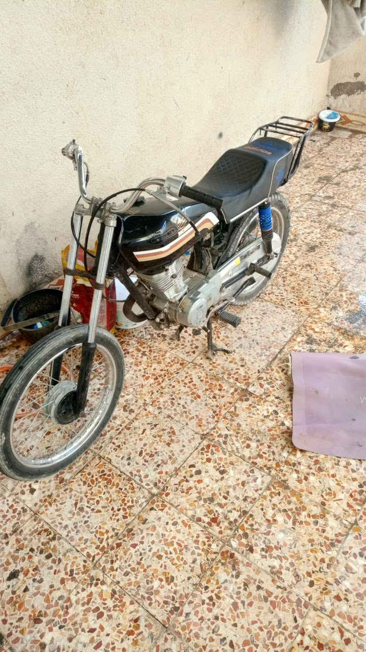 دراجه نظيفه 300 وبيها مجال محافظه ميسان المجر الكبير
***********
