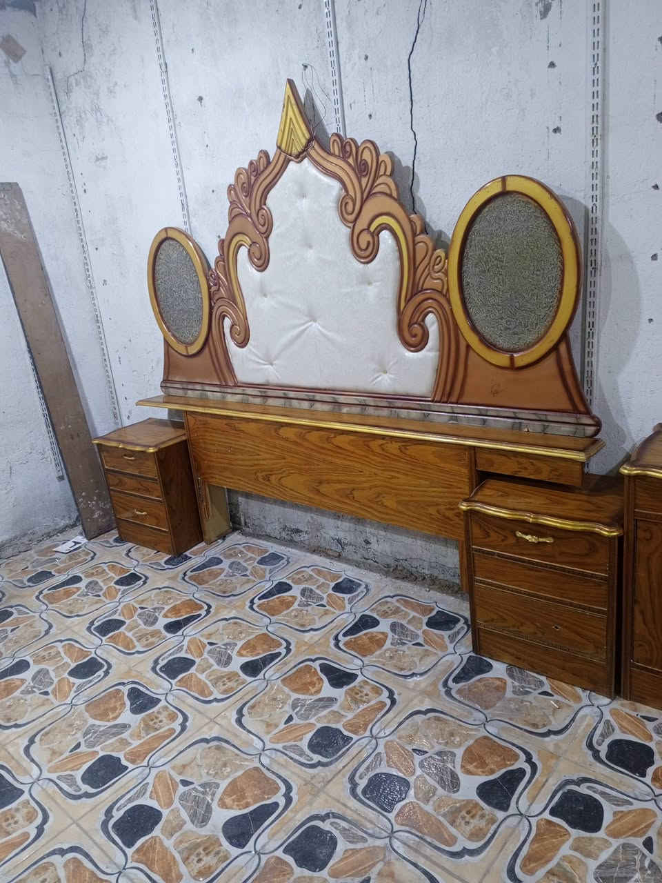 يا الله غرفت اخشاب  للبيع السعر 600 وبيه مجال قليل ***********
