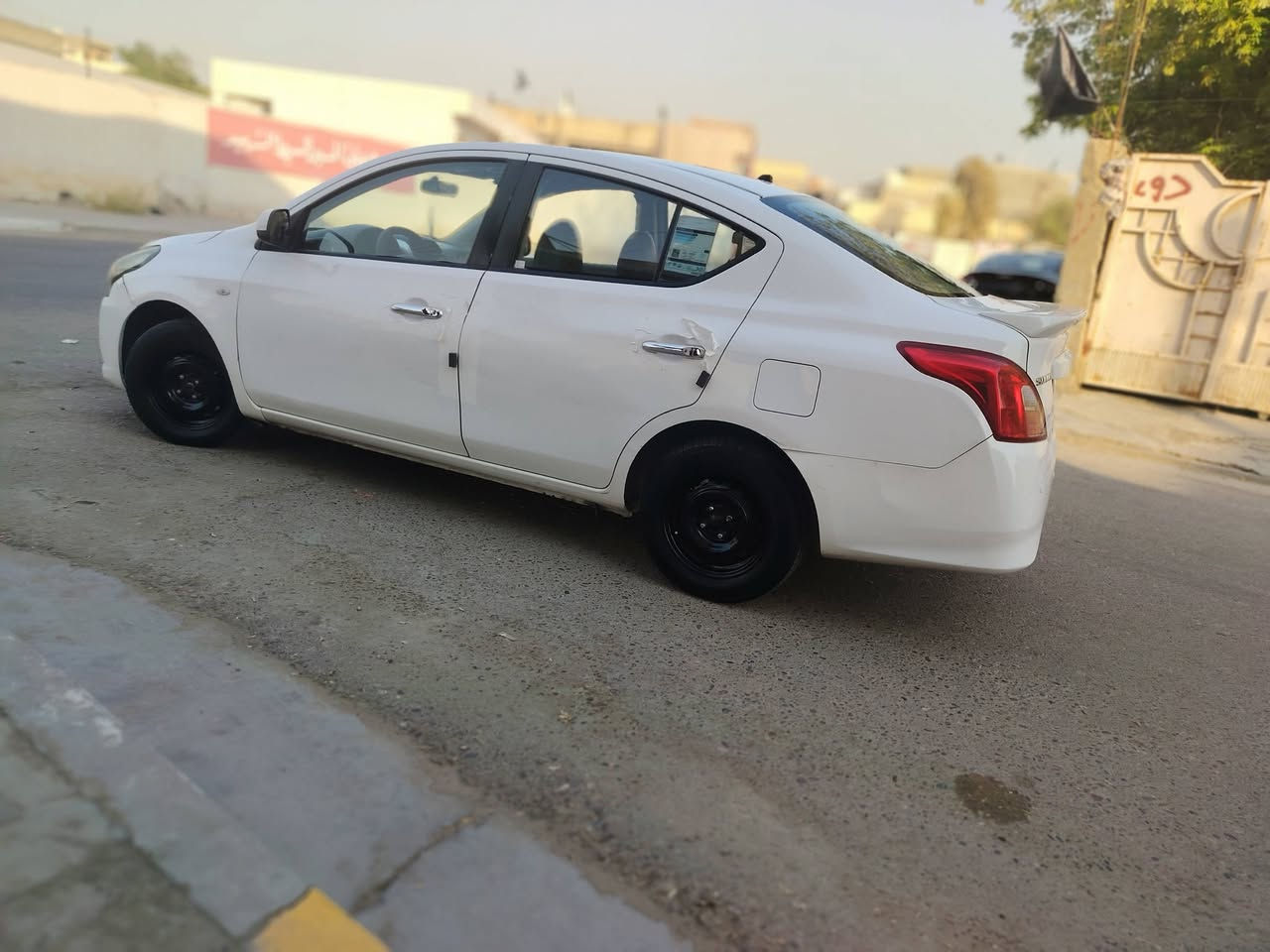 نيسان سني موديل 2020 كفاله عامه بيه فقط طخه بالباب الصدر صبغ شبرين وبيه بارد شويه ع وضع الشركه سياره جديده معنا الكلمه ماشيه 92 رقم اربيل تريد تحويل تريد وكاله سياره جاهزه من كلشي تبريد ثلج تخم تاير صدر امامي خلفي كله سياره استخدام شخصي مامتعوبه ابد وجاهزه من كلشي شاشه حساسات خلفية  سونار بالمنشور مكاني بغداد الرصافه السعر 95 وبيه مجال لشراي يتصل ***********
