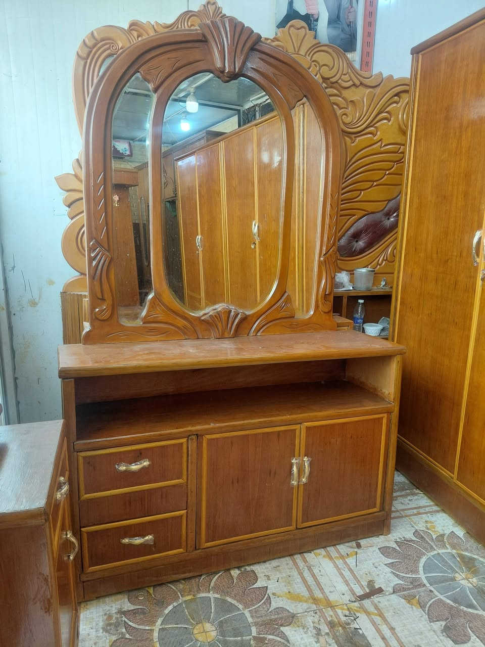 غرفه نوم ام السته صاج  طابق واحد تسكام ضهره معاكس ٥ ملم عنوانه كوت حي الجهاد شارع النجارين نجارة ومعرض الحجامي الاتصال او مراسلة الصفحه سعره مع الشد والنقل ٥٥٠ وبيه مجال ***********
