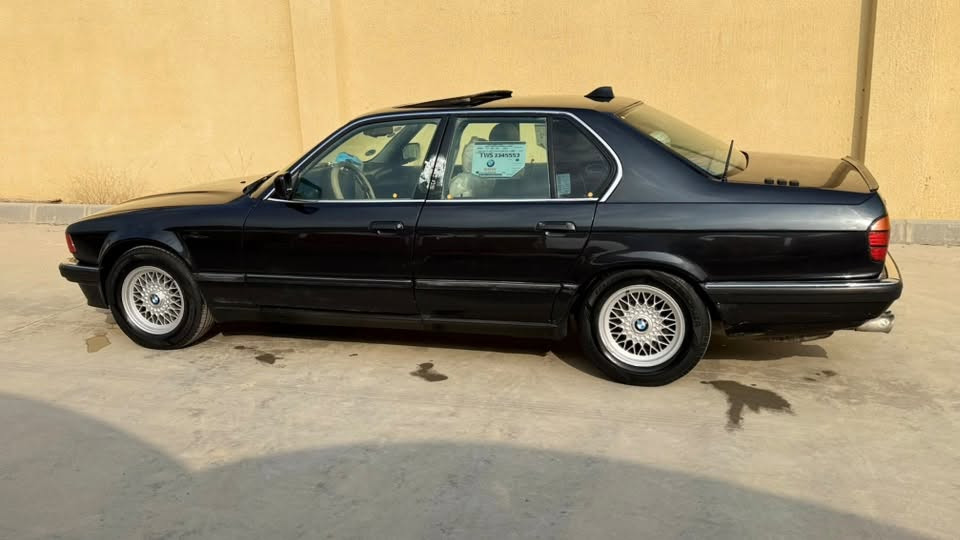 Bmw 730 موديل 1992
نضيفة جدا كهربائيات كلها بلادية محرك وگير كفالة مصبوغة عام بدون ضربة جاهزة من كلشي رقم انبار بأسمي 
مكان السيارة الفلوجة 
السعر 63 وبيها مجال 
***********

