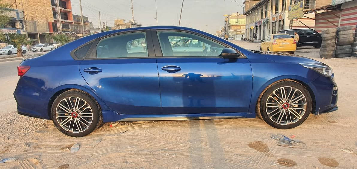 سيارة كيا فورتي GT (Kia Forte GT) موديل 2021 موعقين سنتين وتصبح حرة وكالة عامة مع تنازل

​المحرك: 1.6L T-GDI تيربو (محرك بلادي ممفتوح نهائياً).

​القير: أوتوماتيك دبل كلج  (بلادي ممفتوح، يحتاج تبديل كلاجات فقط ).
فول مواصفات أعلى فئة GT.
​الداخلية: شاشة كبيرة، بصمة تشغيل والدخول الذكي، مقاعد رياضية،  تدفئة تبريد للمقاعد نظام صوتي مميز ( هارمن كارد) ، كاميرا خلفية وحساسات.

​الأنظمة: وضعيات قيادة متعدّدة، نظام تثبيت السرعة، وأنظمة أمان متكاملة (ABS / ESP).
​الضرر: حادثها جاملغ أمامي فقط (موضح بالصور مرفقة مع المنشور).

​للتواصل والاستفسار:

​رقم الهاتف / واتساب: [***********]

​المكان / المحافظة: [النجف]

​السعر: [السعر المطلوب  120 ورقة / قابل للتفاوض البسيط]
