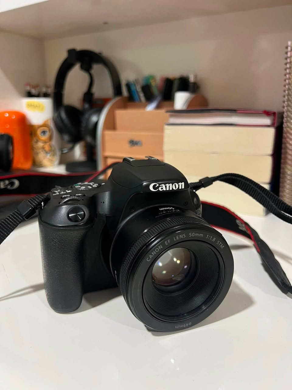 Canon eos 200d
ملحقاتها كاملة سعرها ٤٥٠ قفل تواصل واتساب ***********
