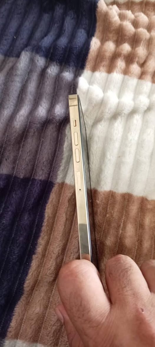 🔥 للبيع | iPhone 13 Pro Max 🔥
📱 الذاكرة: 256GB

✨ جهاز نظيف جداً وحالة ممتازة

💯 النظافة: 100%بل100

البطارية🔋78 اصلي

فقط الظهر بي فطر واصلي عايفه وتر

شرق اوس مع ملحقاتة شاحن وكارتونه

💰 السعر:  650 الف بي مجال قليل

📍 بغداد – الزعفرانية

📞 ***********
