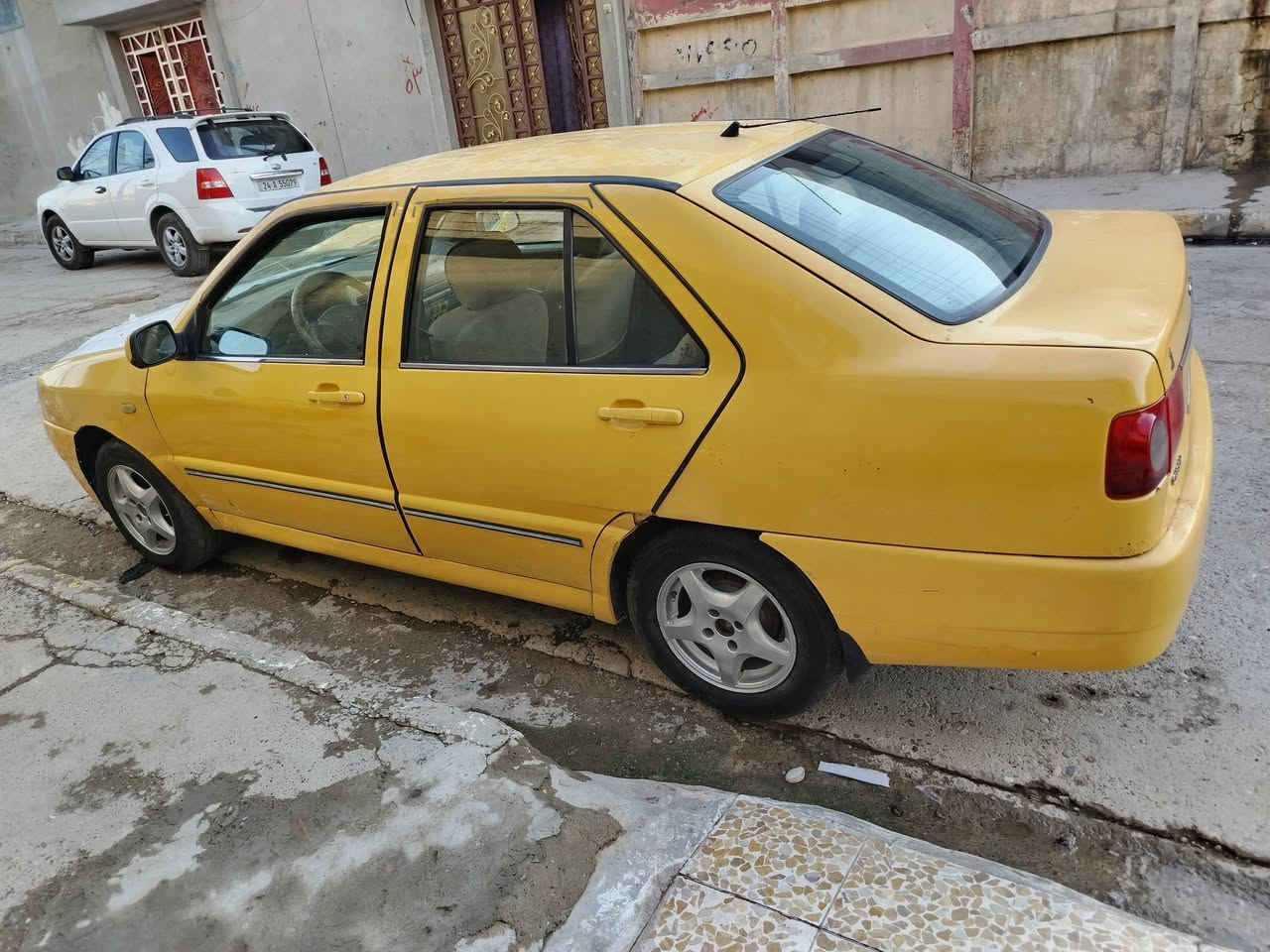 شيري كوين للبيع موديل ٢٠١١ رقم بغداد مشروع وطني شرط الوكالة والتحويل مكينة وكير شرط كهربايات كلهة شغالة سنوية ٢٠٢٦ كاربون بانزين مابيها سيارة حلوة بدون صبغ وبدون ضرر سعرها هيىة صفر غرامات ١٠٠ تنزل من سعرها ٢٢ وبيها مجال الشراي يتصل علرقم مامتواجد علفيس مكان السيارة ايمن حي الشهداء ***********
