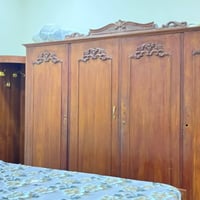 غرفة صاج مستعملة كنتور ٤ ابواب وزاوية و كومدي عدد٢ وميز تواليت وسرير ل...