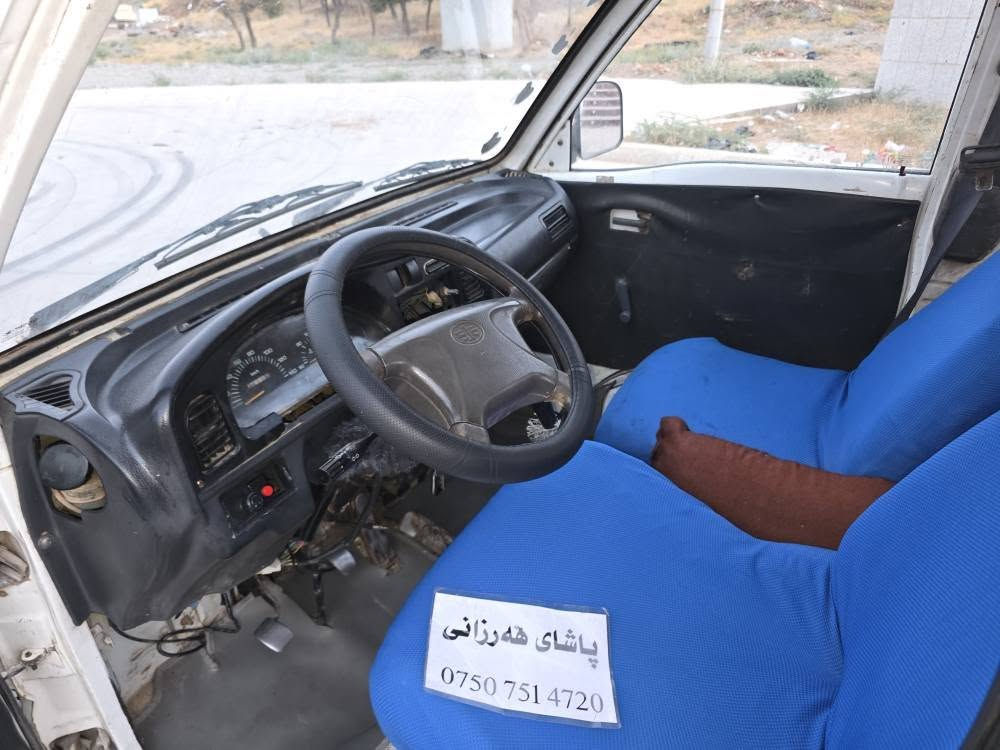 شۆک شۆک شۆک 
ماڵی کەسابەت تەنیا پاڕەی ماتۆریک
فاو مۆدیل 2007 گێروو مەکینەو ئاکسلی ریک لۆک لۆکە
داحموو لێدراوی نیە ناودەری ریکو پیکە زۆر بەکیشەو بێ نەقوستانیە
مەنەفیستی هەیە بەشەڕتی ماڵی مەدەنو پاڕەی کەسی تیانەبیت براو وەرگەراو بەشەڕت
بەمانای کەلیمە ماڵی فەقیرەو ماڵی کەسابتە
تایەو ویلو پاتریو چەمچەو لەیتو فڵچەو گشتی مەزبووته 
شوێن رانیە ***********کۆتای $11 رانية, السليمانية
