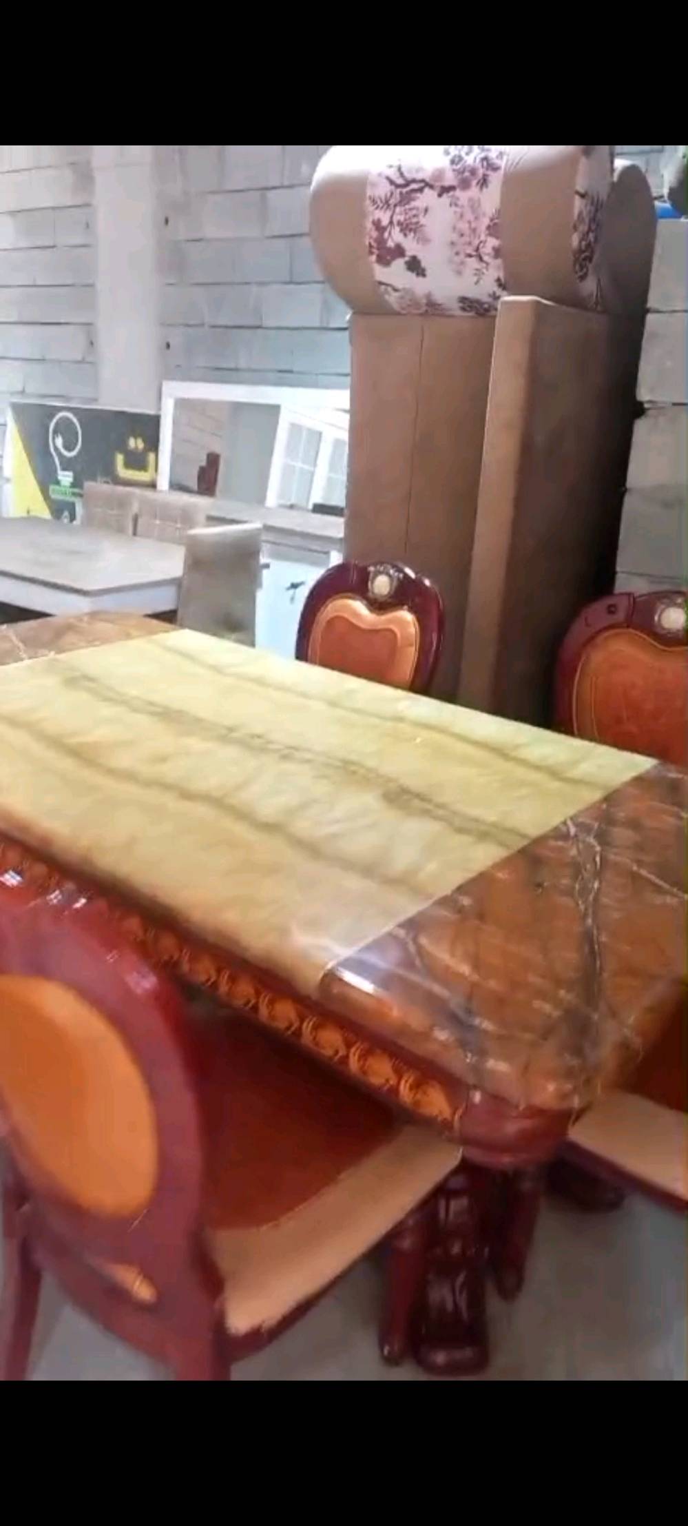 ميز طعام ملكي نظيف جدا والطاولة مرمر ويحتوي على  6 كراسي
السعر بالاتفاق
الرقم واتساب// ***********