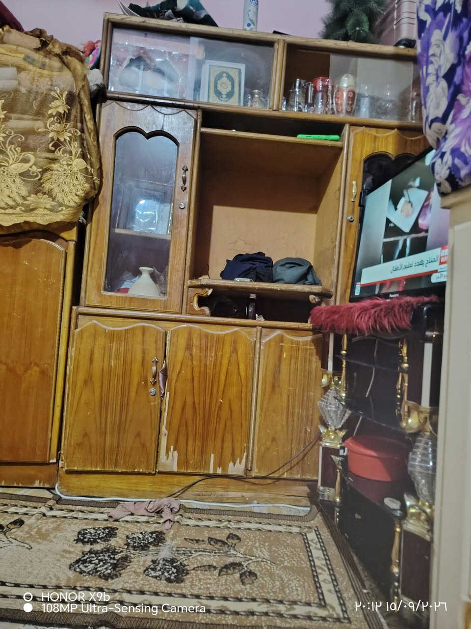 سلام عليكم دبوان للبيع سعر 50الف معرض تفصال نوع ثقيل جدا سعره50 الف  مكان الغراف ***********

نص مكتوب في الصور:
- O HONOR X9b 108MP Ultra-Sensing Camera 20:12 10/09/2026