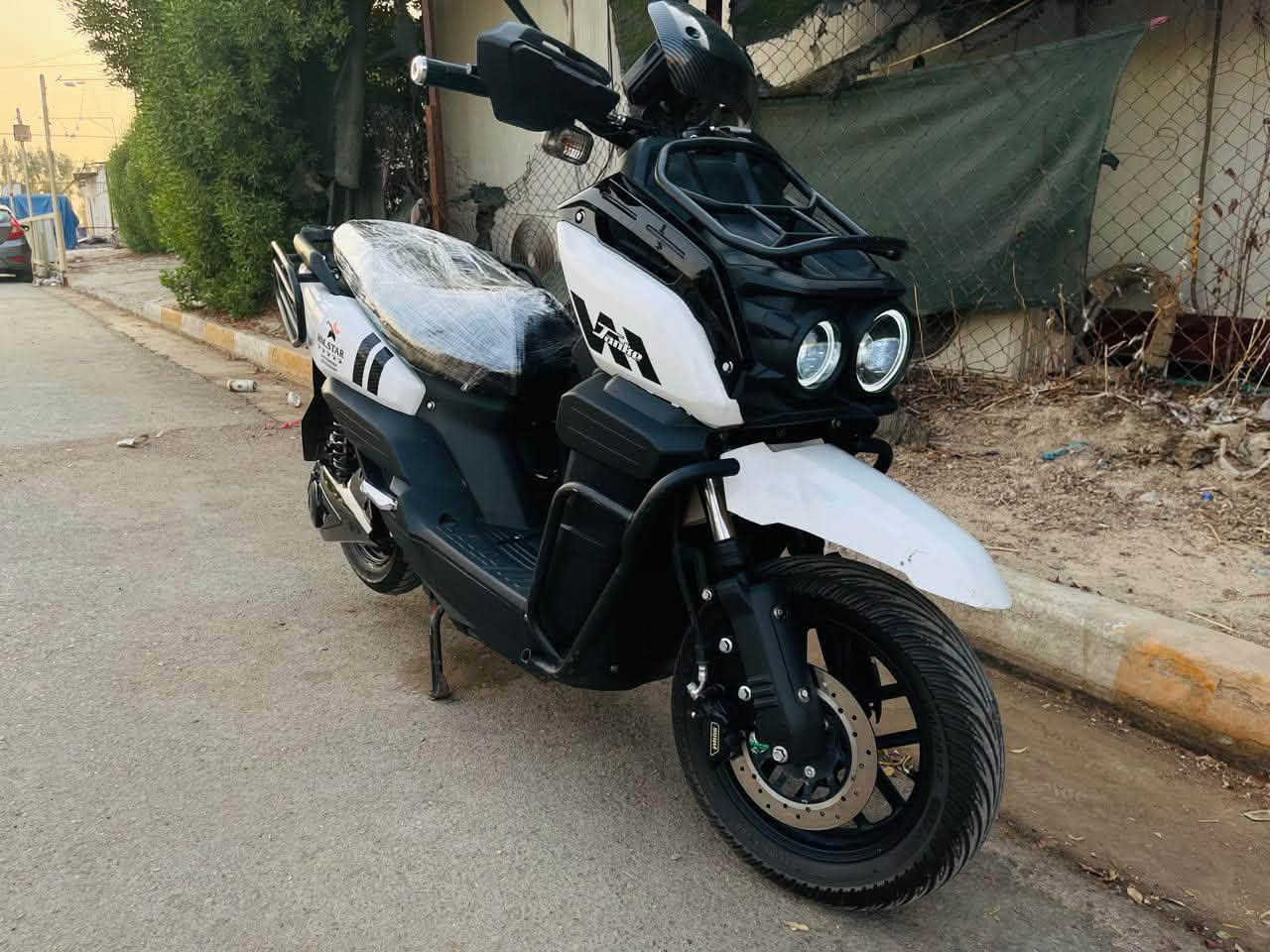 السلام عليكم
اباتجي 2026 للبيع 
6 بطاريات كرافين 32 أمبير 72 فولت 
ملف 3000W حقيقي
تشغيل سويج وبصمات 2
لايت عالي ناصي LED
نضام P بارك
نضام قاطع
بريك امامي خلفي ABS
السعر 950 وبيها مجال 
المكان بغداد 
للاستفسار ***********
