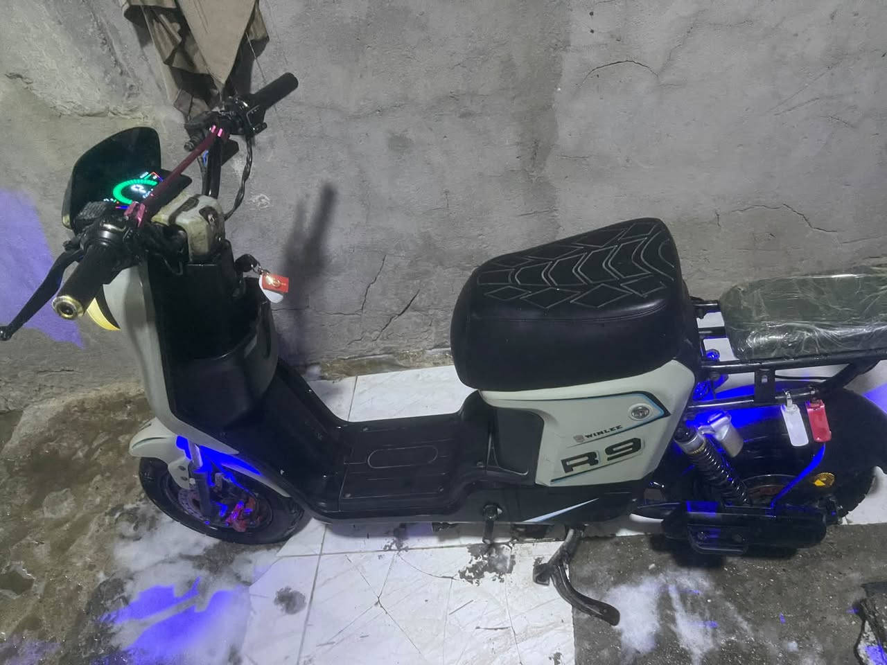 r9 • ٥ بطاريات • بطاريات منتفخه