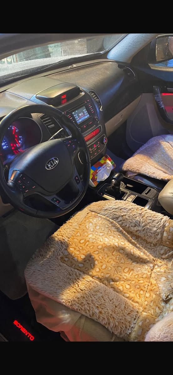 السلام عليكم 
للبيع سورينتو ٢٠١٤ خليجي 
٦سلندر مواصفات السورينتو العادية 
نظيفة بيها بس ملاحظات بسيطة 
مكانها الانبار الرمادي 
للتواصل خاص او واتساب 
***********/***********
