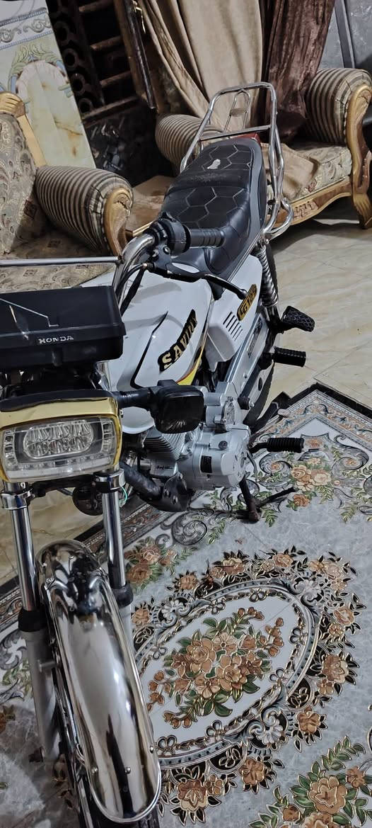 سلام عليكم دراجه سيفان موديل ٢٠٢٣ واواق كامله مكينه مكفوله كهربائيات كله شغاله كفاله عامه السعر ٤٨٠وبيه مجال بسيط مكان الدراجه بابل المحاويل ***********
