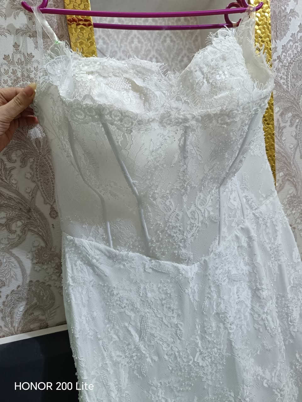 بنات فستان عقد للبيع لبسته مَـرّھٌ وحده اخذته قبل اسبوعين والله 250 وهسه اريد ابيعه 170 وي الحذاء
العنوان كربلاء 
اكدر اوصله ليـّۓ مكان
التواصل واتساب فقط
***********

نص مكتوب في الصور:
- HONOR 200 Lite
